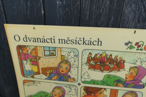 O dvanácti měsíčkách...školní výuková tabule — foto 2