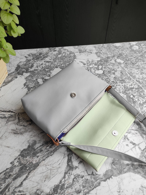 Anna crossbody bag šedá s pistáciovou — foto 4