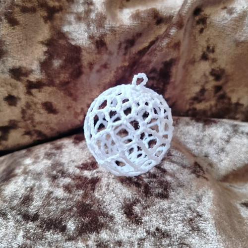 Háčkovaná vánoční koulička 3D — foto 4
