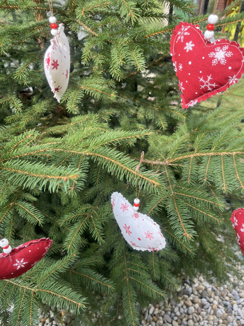 Srdíčko červené vločky na bílé — foto 2