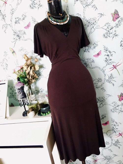 Šaty elegance v čokoládové — foto 2