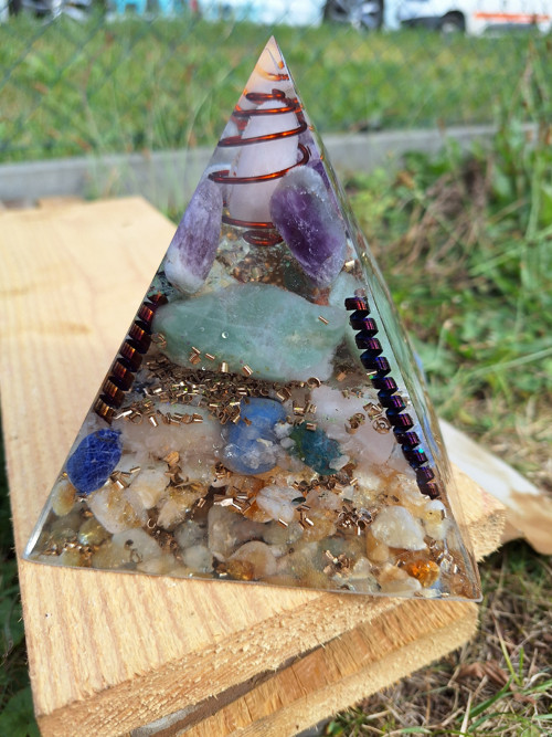Orgonitová pyramida 15cm /1395g — foto 3