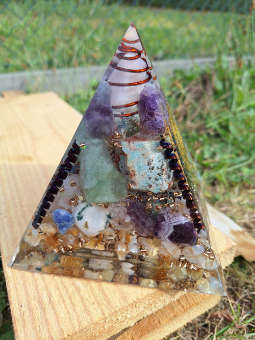 Orgonitová pyramida 15cm /1395g — foto 4