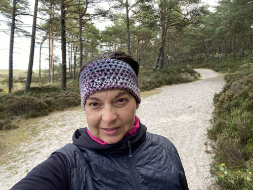 Háčkovaná čelenka "Listy" ( 54-58 cm) — foto 3