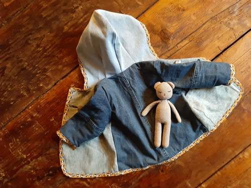 Dětská džínová bunda s kapucí — foto 3