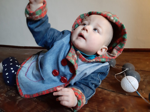 Dětska džínová bunda s kapucí — foto 2