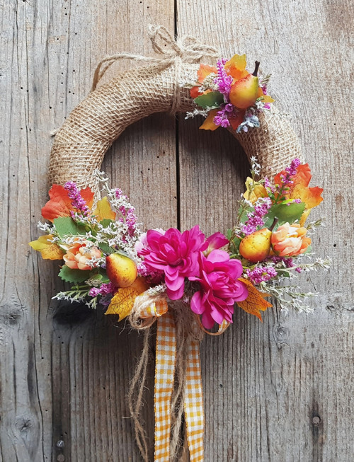 Věneček s jiřinkami a hruštičkami — foto 4