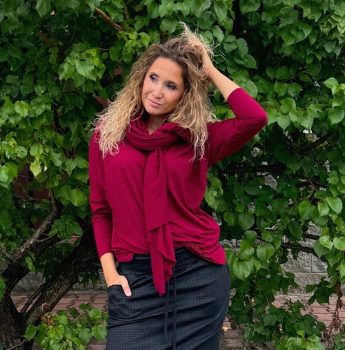 Dlouhá sešívaná šála vínová — foto 6