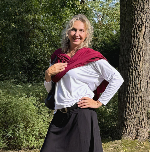 Dlouhá sešívaná šála vínová — foto 3