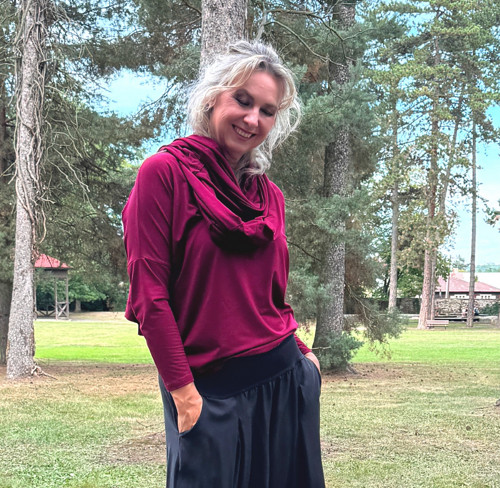 Dlouhá sešívaná šála vínová — foto 4