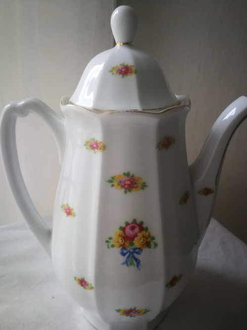 Velká porcelánová konvička — foto 6