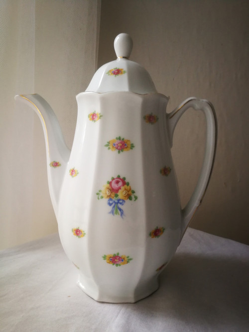 Velká porcelánová konvička — foto 4