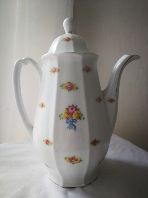 Velká porcelánová konvička — foto 2