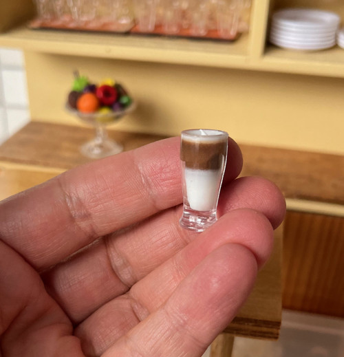 Latté ve sklenici — foto 3
