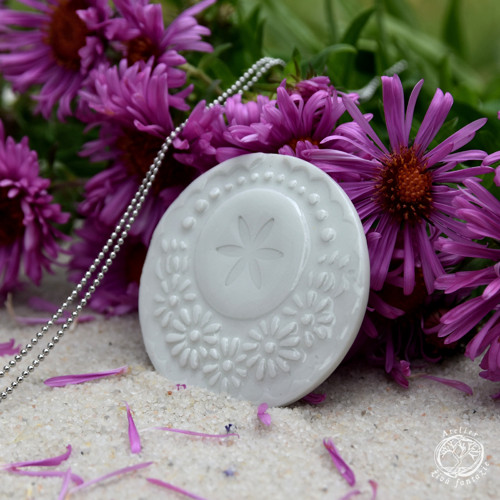 Porcelánová brož - Květiny bílé — foto 3