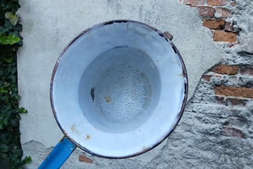 Do kuchyně...velký modrý smaltovaný cedník — foto 5