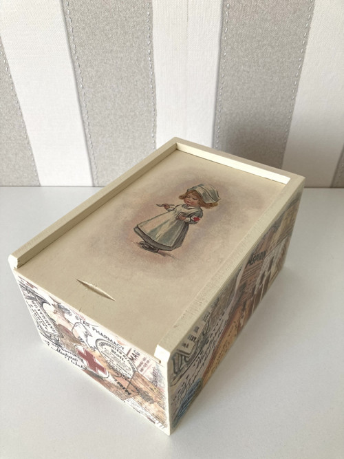 Dřevěná lékárníčka — foto 2