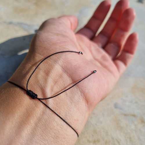 Náramek MALACHIT šňůrkový 4mm — foto 3