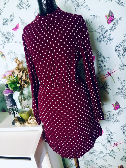 Šaty chic puntíkované vintage look — foto 3
