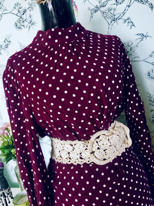 Šaty chic puntíkované vintage look — foto 2