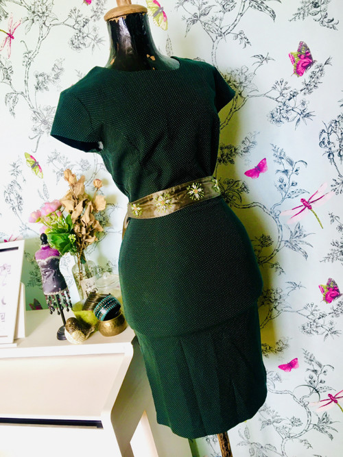 Šaty retro look v puntíku — foto 3