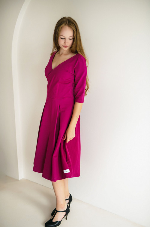 Purpurové šaty Adriana — foto 3