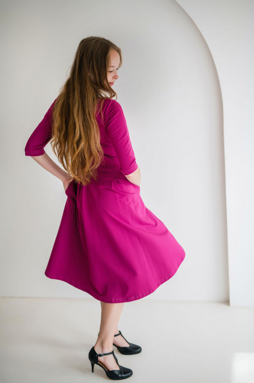 Purpurové šaty Adriana — foto 2