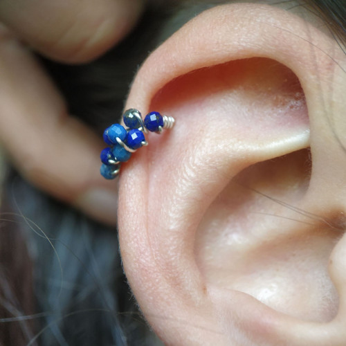 Piercing kroužek do ucha s lazulitem — foto 4