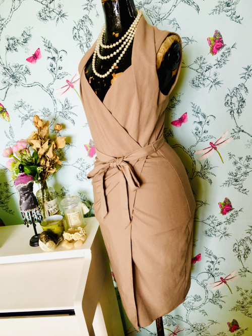 Šaty pencil pin-up beige — foto 3