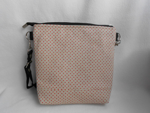 Crossbody - dívka s vážkou — foto 3