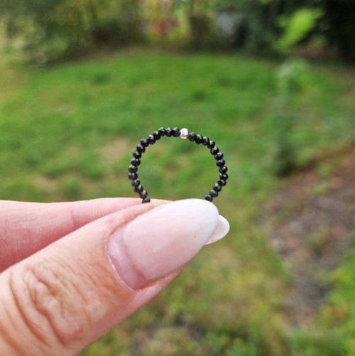 Černý turmalín*skoryl*rondelky*1x2mm*prsten*Ag — foto 2