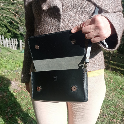 Kožené psaníčko Ebba - černé — foto 2
