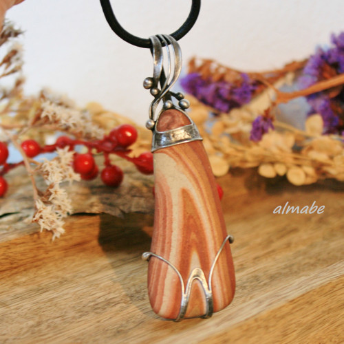 Červená skála (wonderstone) — foto 6