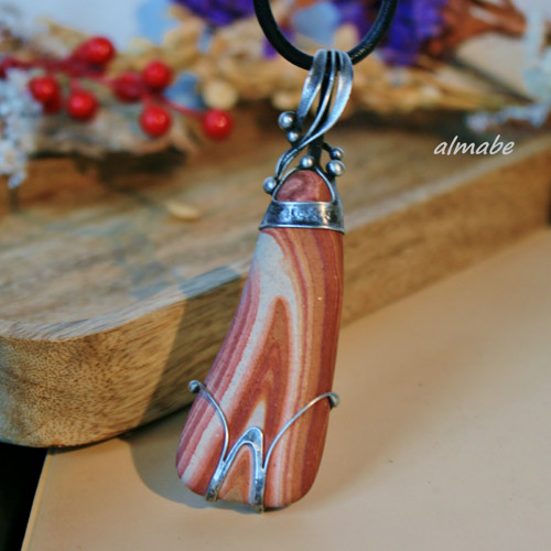 Červená skála (wonderstone) — foto 3