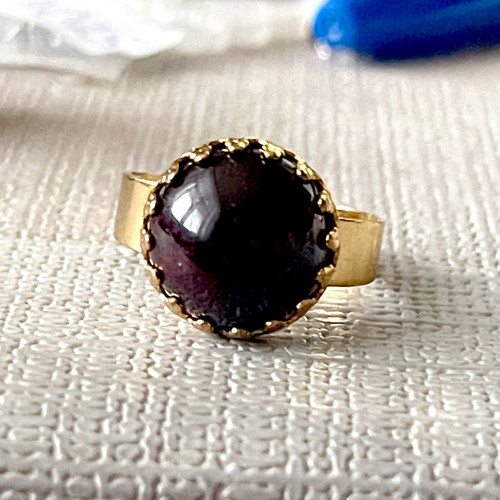 Elegantní prsten s tmavým granátem - ocel E050 — foto 2