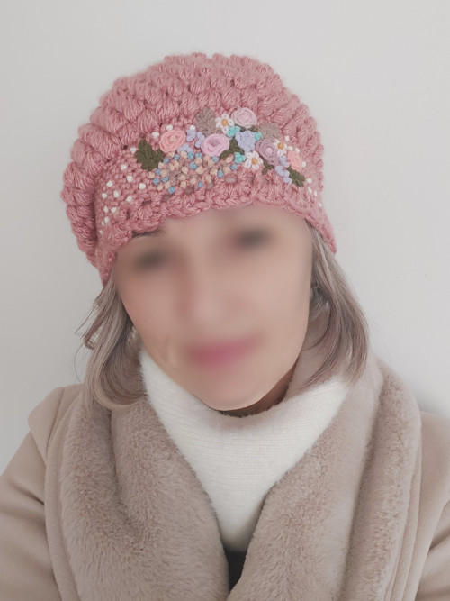 Háčkovaná čiapko-baretka — foto 5