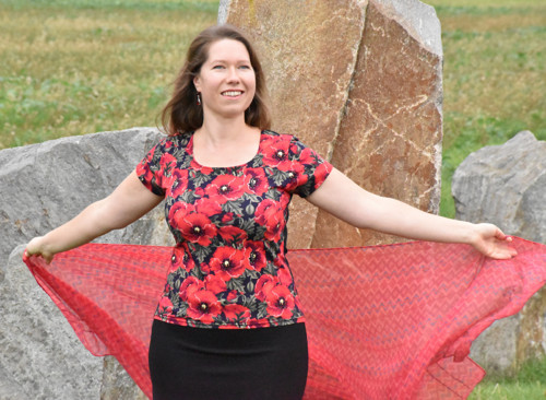 Dámské tričko - Oděná vlčími máky — foto 3