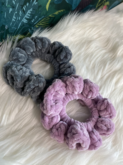 Háčkovaná gumička (scrunchie) - sada 2 ks — foto 4