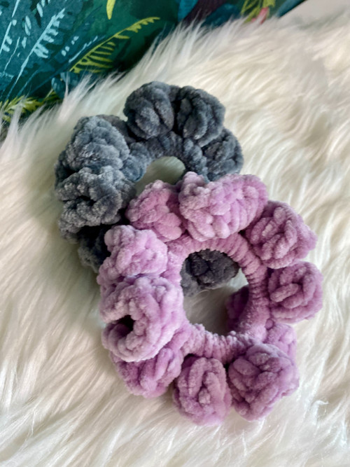 Háčkovaná gumička (scrunchie) - sada 2 ks — foto 3