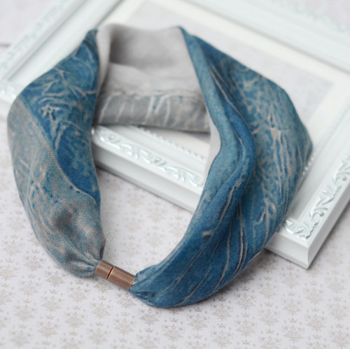 Elegantní textilní náhrdelník — foto 3