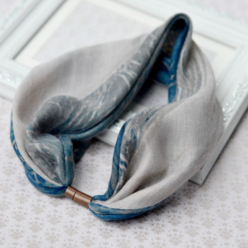 Elegantní textilní náhrdelník — foto 4