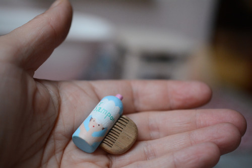 Miniatura/ Šampon a hřebínek — foto 2