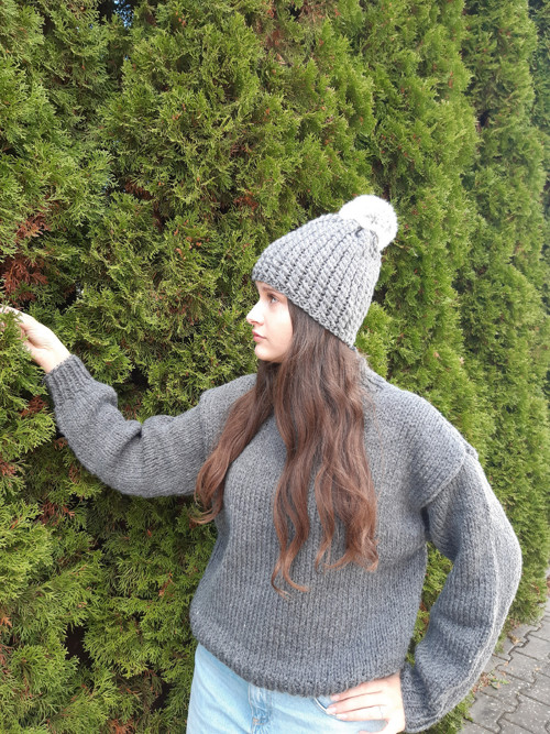 Šedý svetr se stojačkem — foto 3
