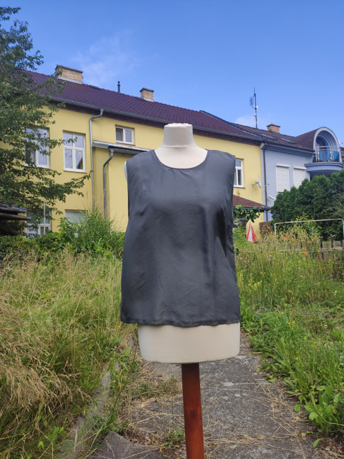 Hedvábný top šedy vel. M-L — foto 5