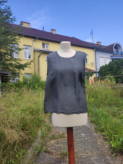 Hedvábný top šedy vel. M-L — foto 4