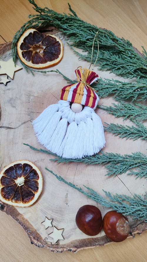 Vánoční ozdoba Vánoční skřítek (macramé) — foto 5
