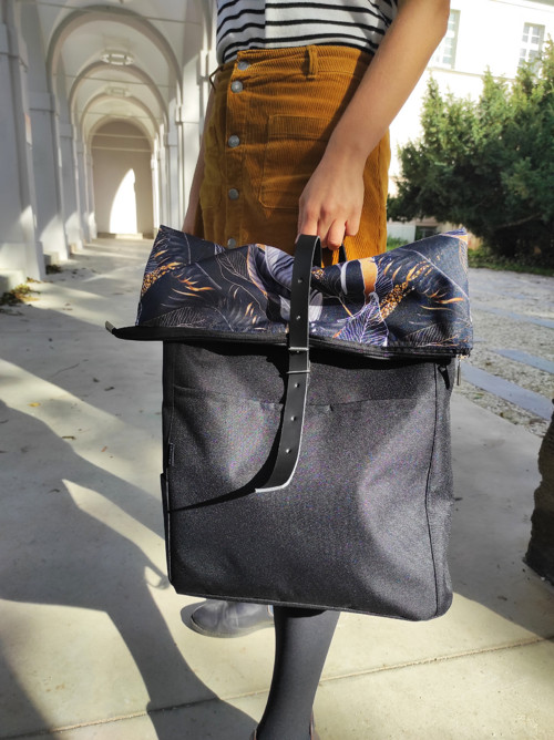 Zoe roll top backpack zlaté listy — foto 3
