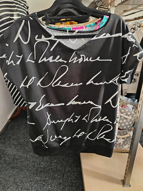 Black letters — foto 2