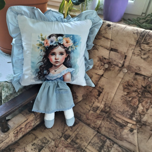 Dětský polštář s panenkou — foto 4