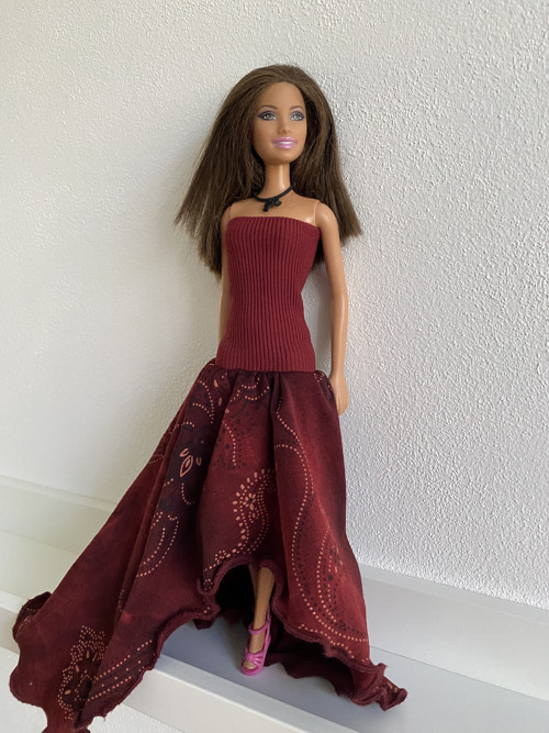 Šaty na panenku Barbie — foto 2